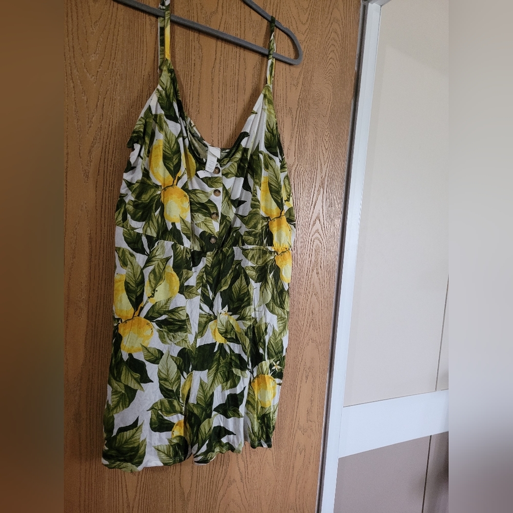 Nwt lemon print romper